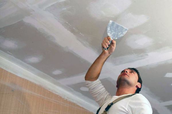 Tẩy mốc trần thạch cao Cách xử lý đúng để trần sạch, bền và an toàn Tẩy mốc trần thạch cao Cách xử lý đúng để trần sạch, bền và an toàn